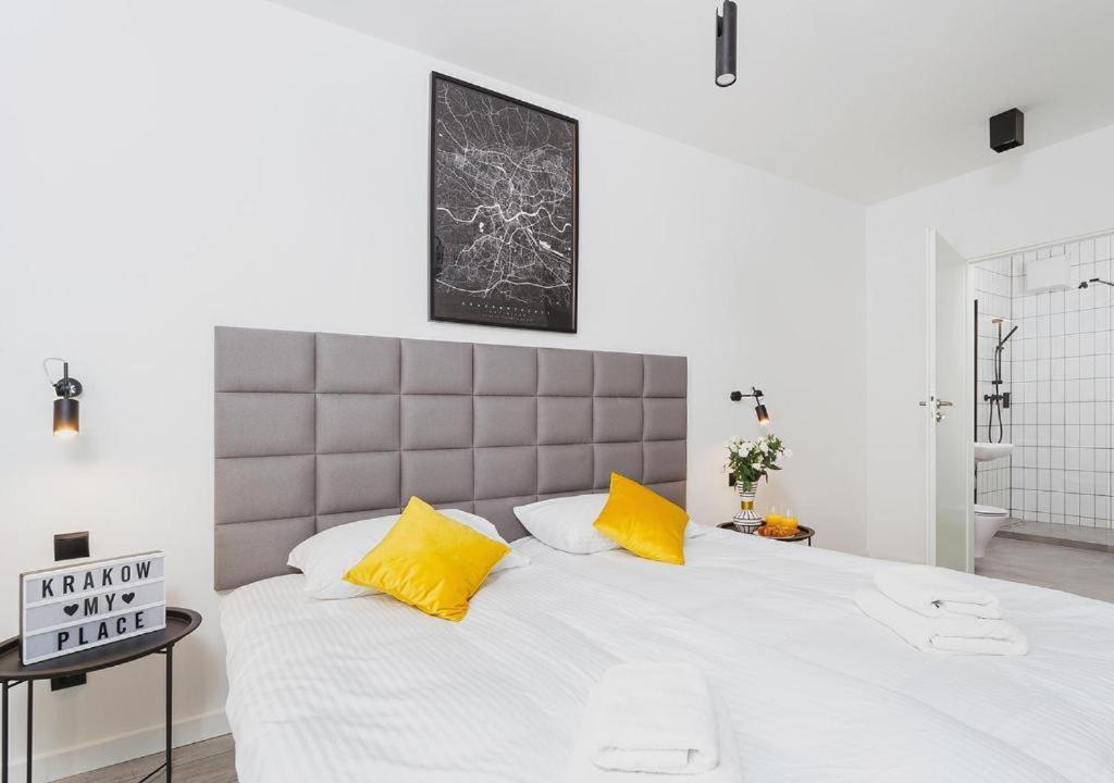 Golden Honey Apartment *